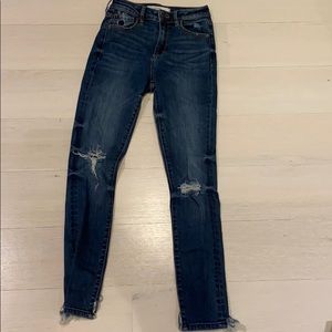 Hidden skinny ripped jeans